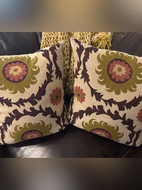 Suzani 18” Decorative Floral Medallion Down Throw Pillow Pair